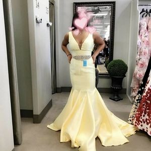 Vienna Prom Yellow prom Dress Size 4